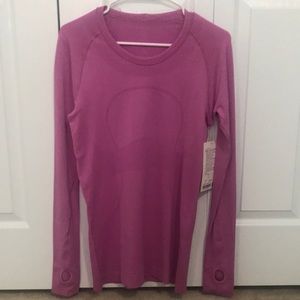 Women’s Lululemon “Swiftly Tech LS Crew”